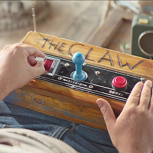 Fosters Sponsors Comedy on 4 – ‘The Claw’